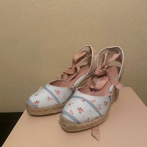 Gal Meets Glam X Margaux blue floral espadrilles
